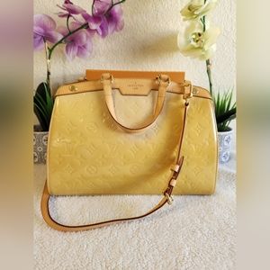 💥Authentic💥Louis Vuitton  Brea MM Yellow Vernis